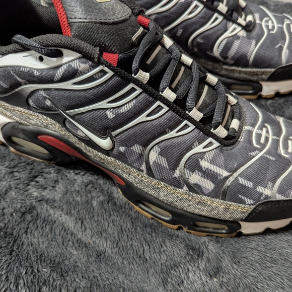 Nike Air Maxes... Size 11.5 Mens - Picture 4 of 13